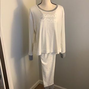 PJ set “be merry” on front super soft size M